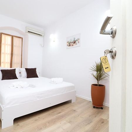 Bed and Breakfast Gaia Влёра Экстерьер фото