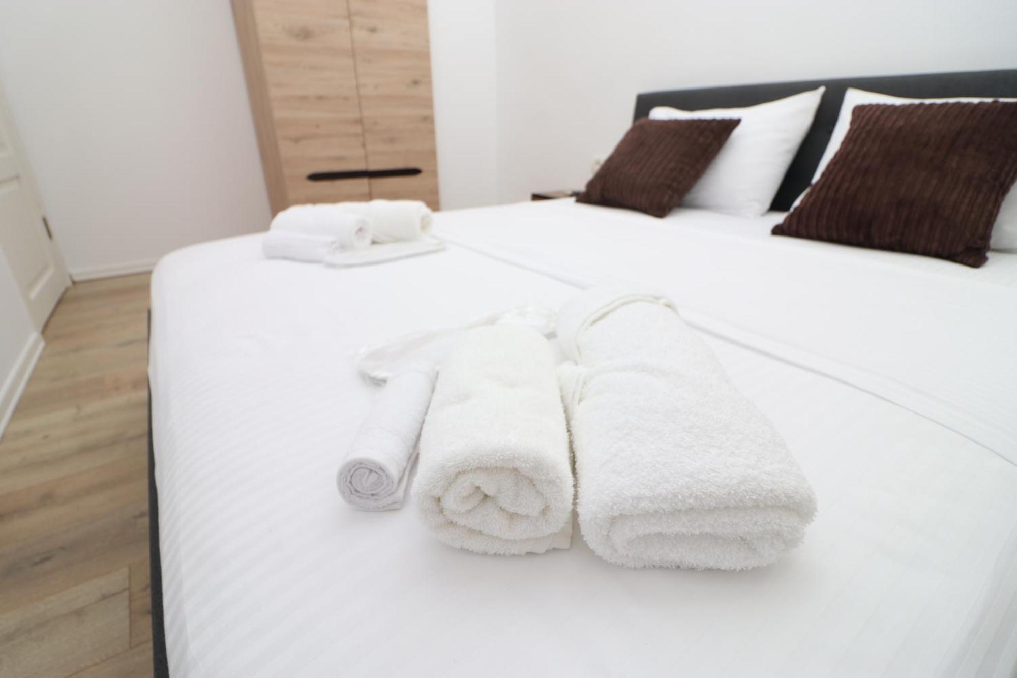 Bed and Breakfast Gaia Влёра Экстерьер фото