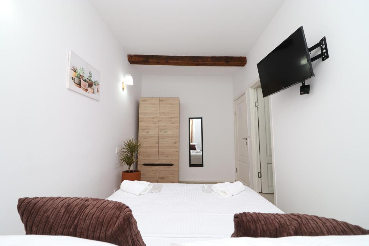 Bed and Breakfast Gaia Влёра Экстерьер фото