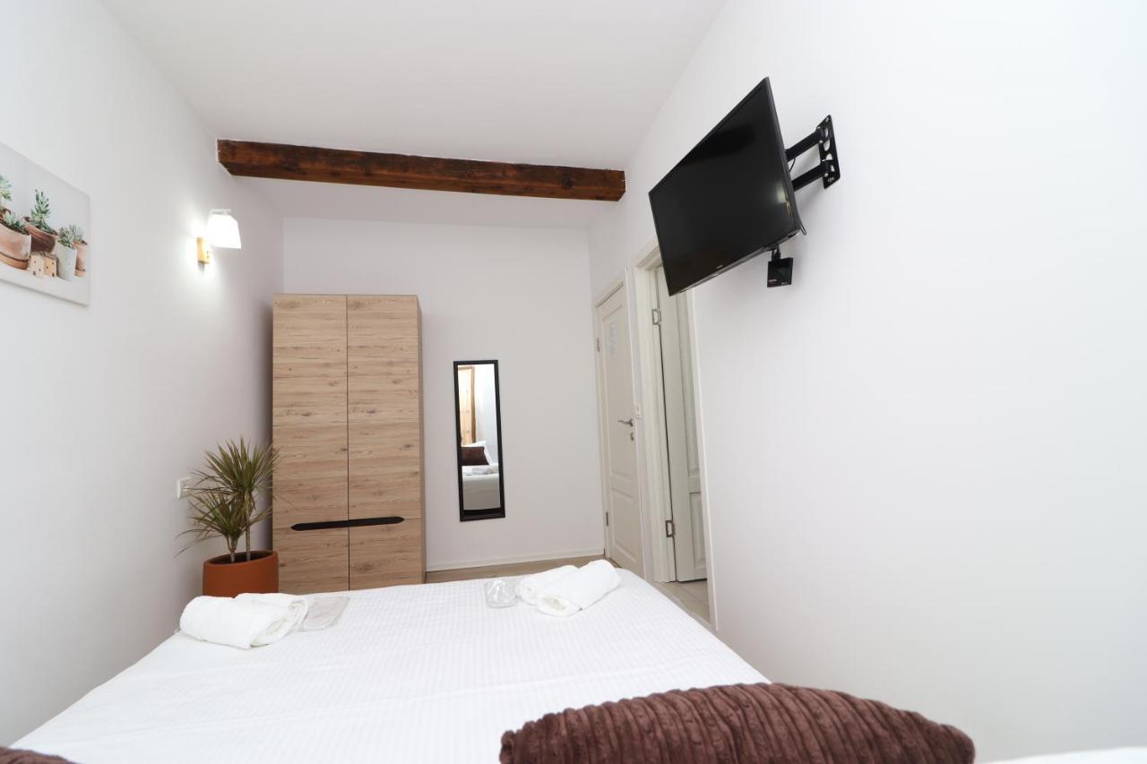 Bed and Breakfast Gaia Влёра Экстерьер фото