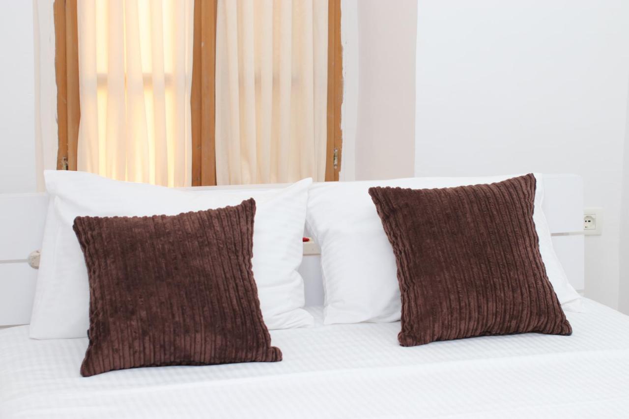 Bed and Breakfast Gaia Влёра Экстерьер фото