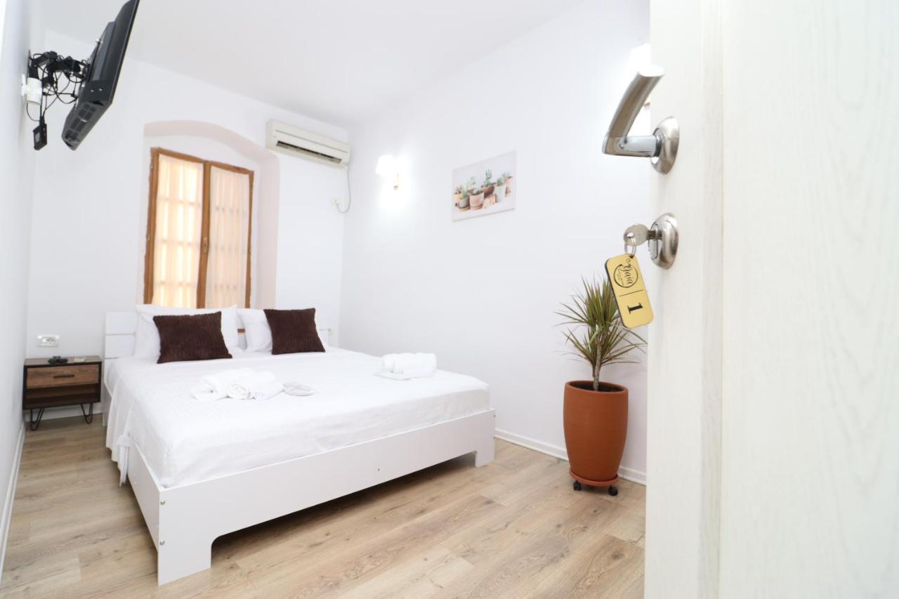 Bed and Breakfast Gaia Влёра Экстерьер фото